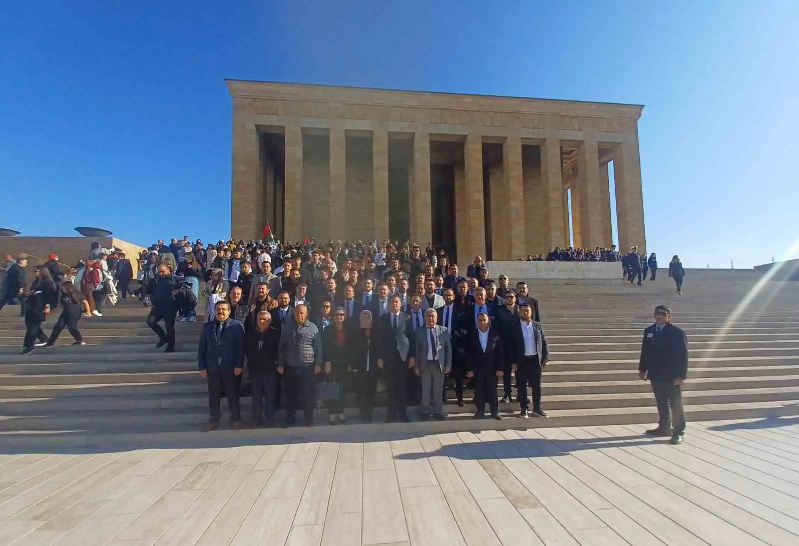 Anahtar Parti Denizli İl Başkanı Hakan Saruhan, yönetim kurulu üyeleriyle