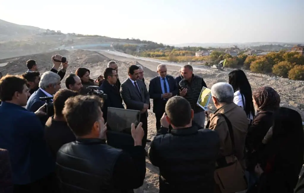 Battalgazi Belediye Başkanı Bayram Taşkın, basın mensuplarıyla birlikte ilçede tamamlanan