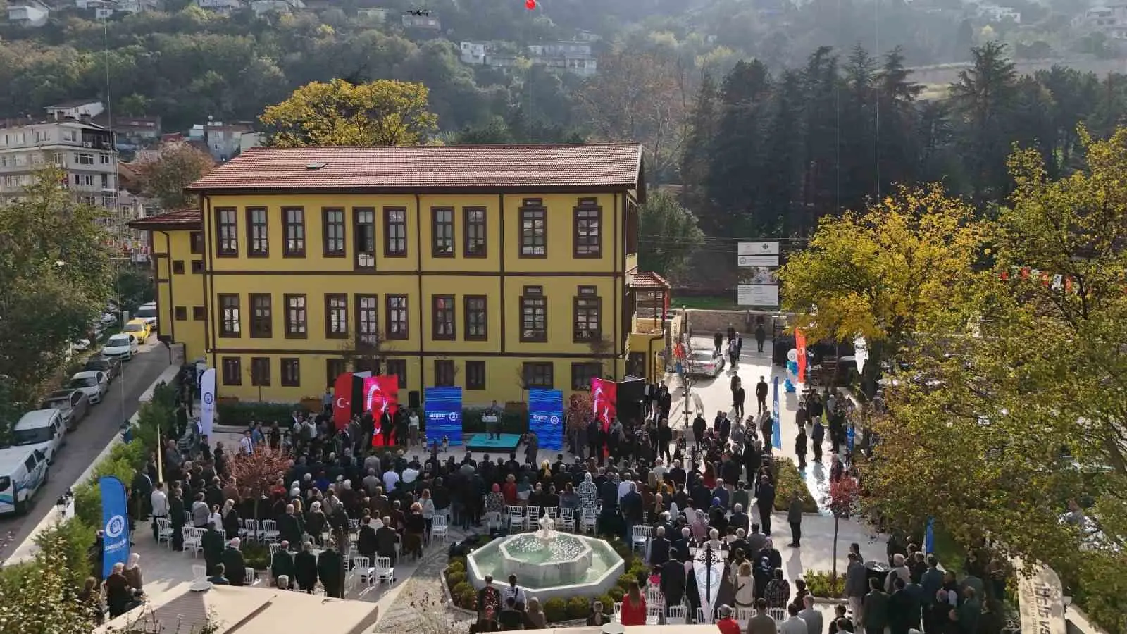 Yıldırım Belediyesi’nin, ilçeye kazandırdığı Alev Alatlı Şehir Düşünce ve Sanat