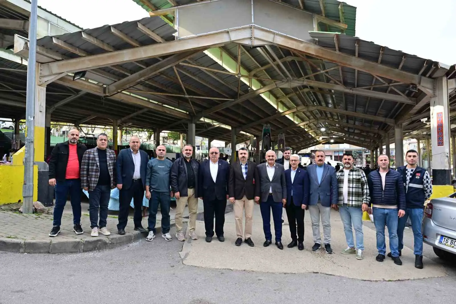 Vatandaş ve esnafla her fırsatta bir araya gelmeye özen gösteren