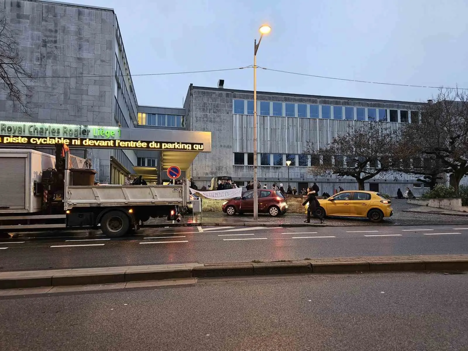 Belçika’da üçüncü gününe giren genel grevde toplu ulaşım, demiryolları, havaalanları,