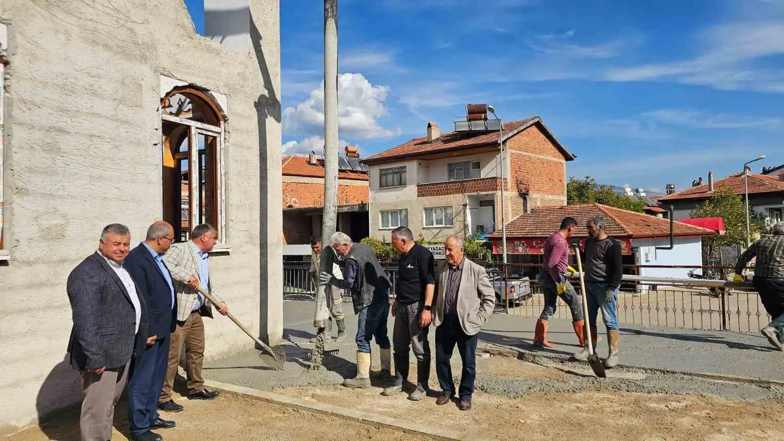 Beyağaç Belediyesi öncülüğünde yapımına başlanan Beyağaç Çarşı Cami inşaatında sona