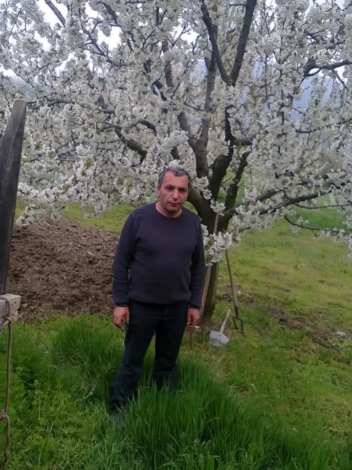 Bursa’nın Keles ilçesinde budamak istediği ağaçtan düşen 50 yaşındaki adam