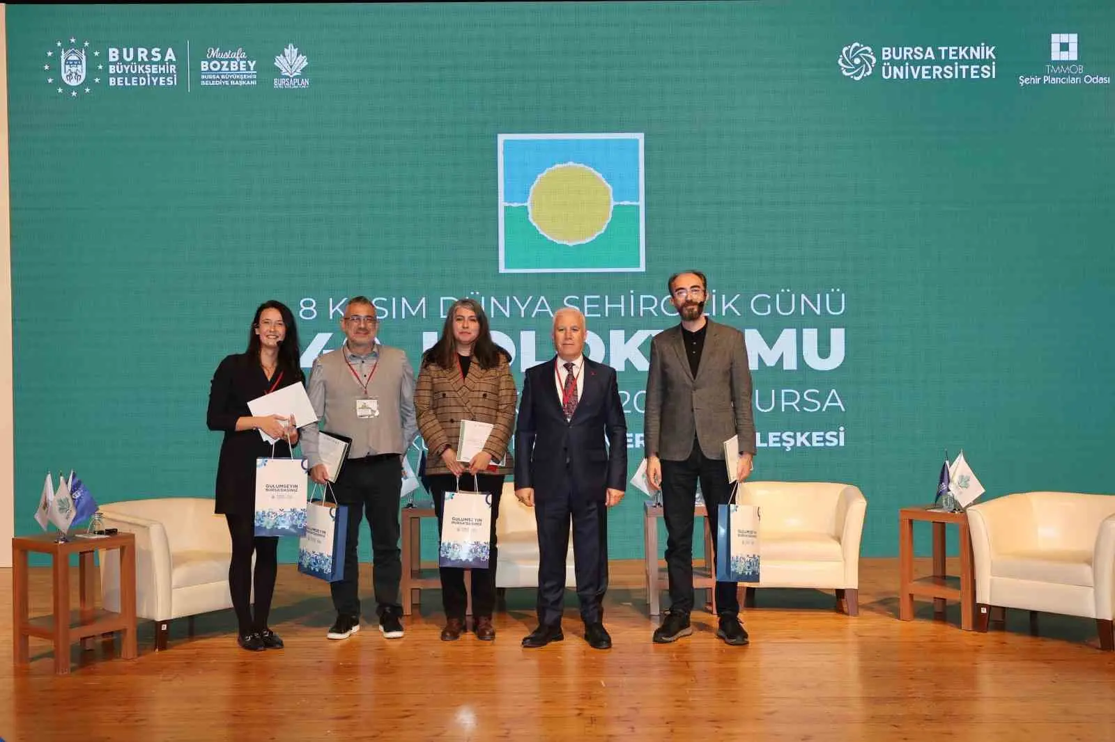 Şehirlerin değişim ve dönüşüm süreçlerine yön verecek fikirlerin görüşüldüğü Dünya