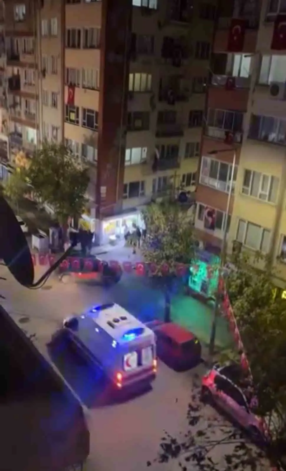 Bursa’nın Yıldırım ilçesinde çıkan bıçaklı kavgada bir kişi yaralandı. Yaralıya