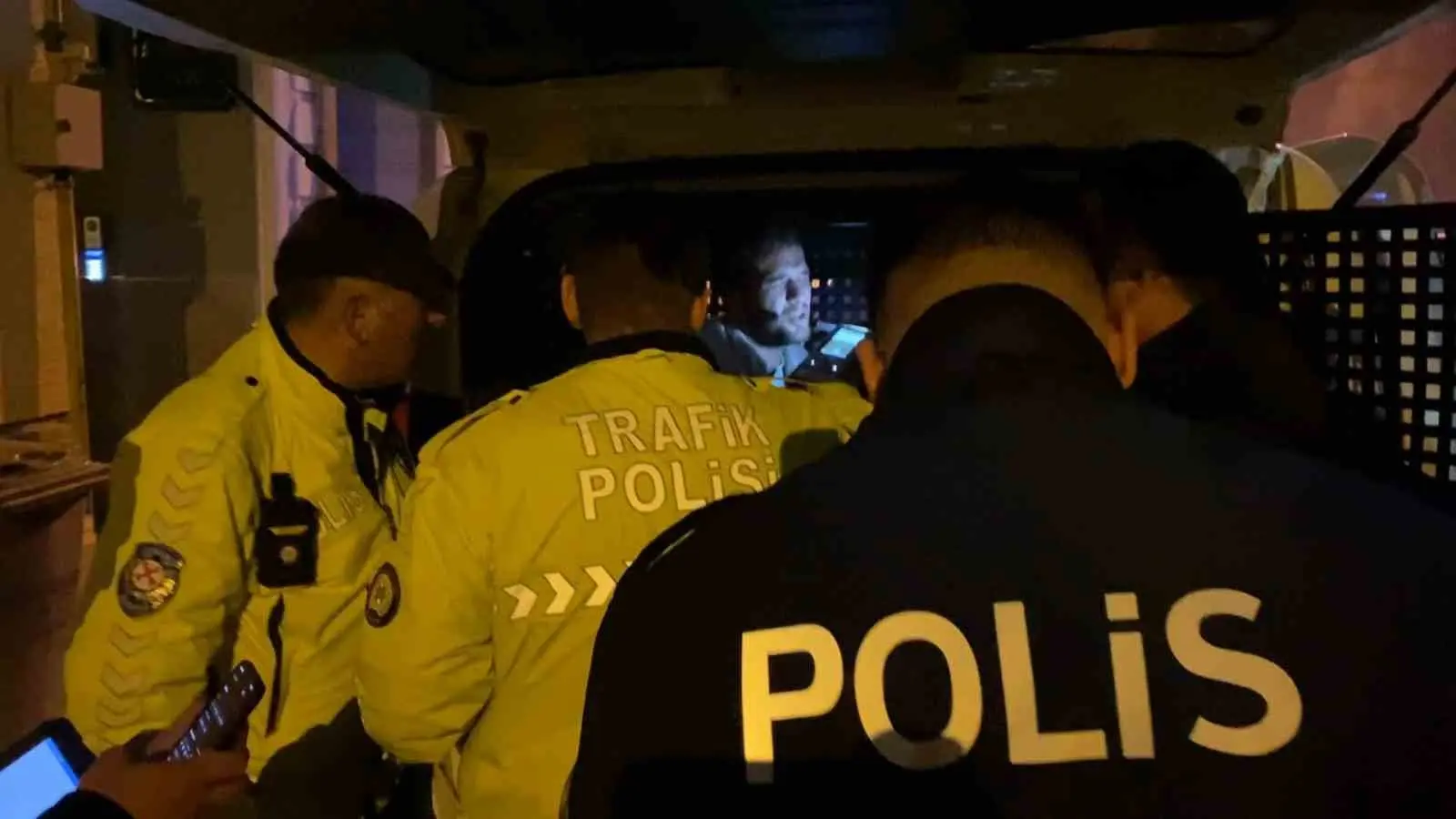 Bursa’nın İnegöl ilçesinde polisin ’dur’ ihtarına uymayan minibüs sürücüsü kovalamaca