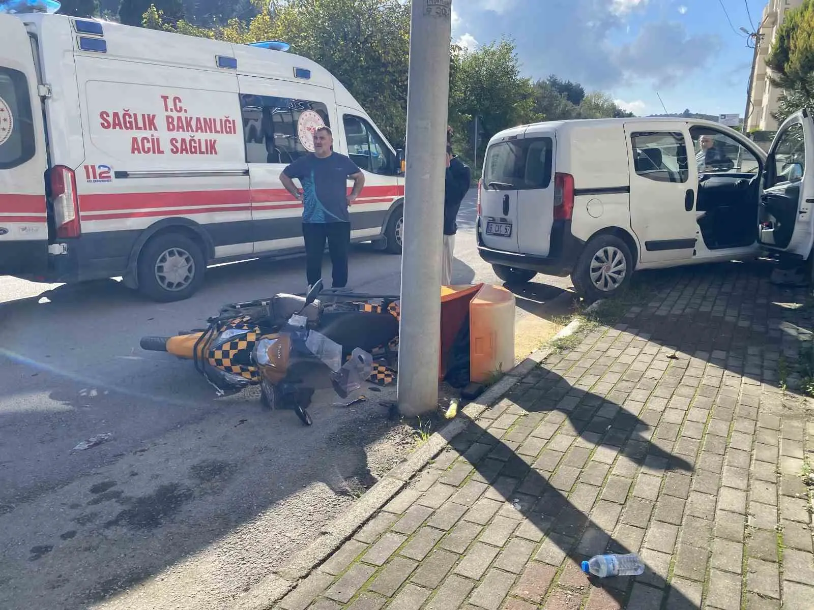 Bursa’nın Mudanya ilçesinde sürücü eğitim pistinde zincir bir markette kurye