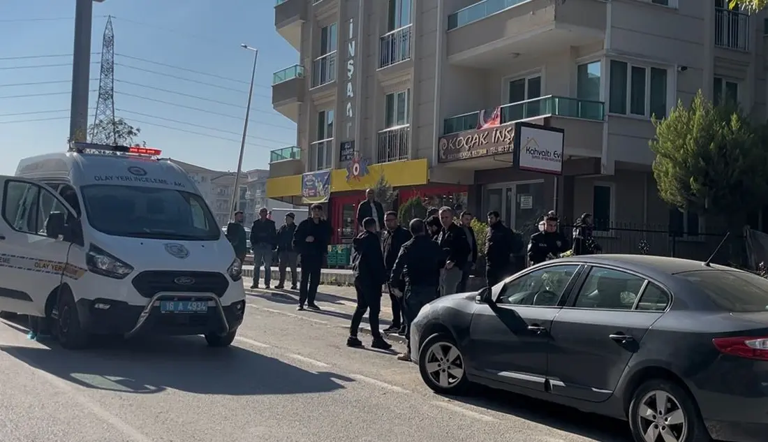 Bursa’nın Nilüfer ilçesinde 1 kişi, takip ettiği eski sevgilisini kafede