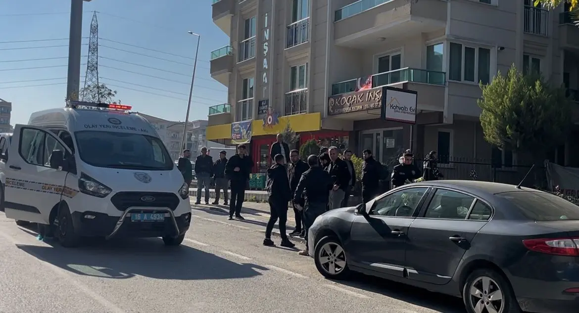 Bursa’nın Nilüfer ilçesinde 1 kişi, takip ettiği eski sevgilisini kafede