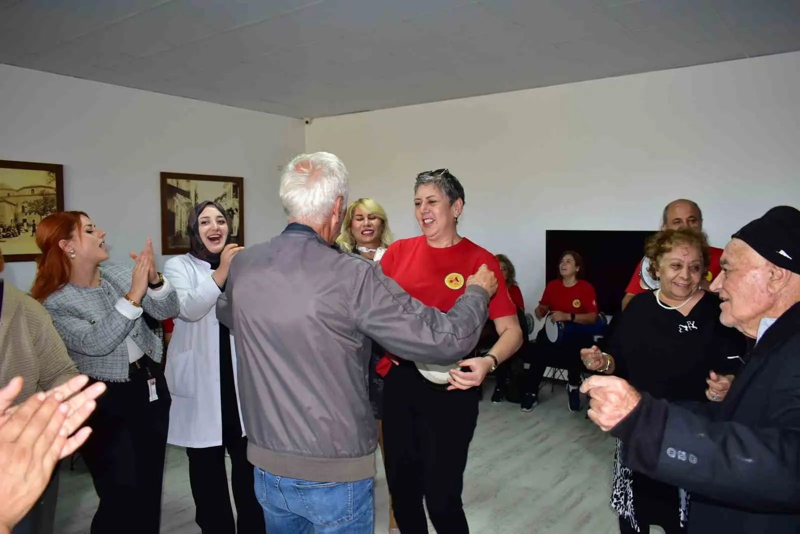 Bursa’nın Mudanya ilçesinde bulunan özel bir huzurevi gönüllere dokunan özel