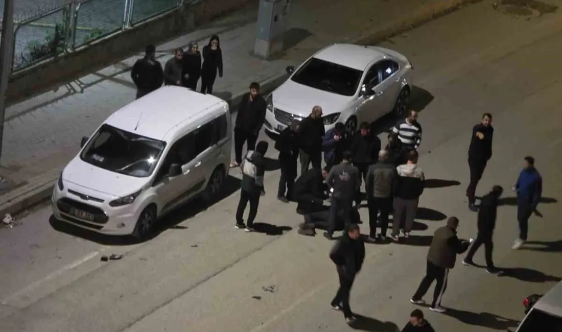 Bursa’nın İnegöl ilçesinde hafif ticari araç ile çarpışan motosiklet sürüklenerek