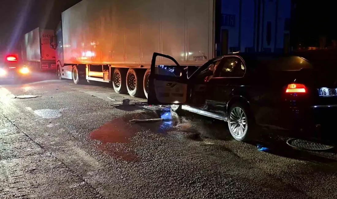 Bursa’nın Nilüfer ilçesi Akçalar Mahallesi’nde meydana gelen kazada, lüks bir