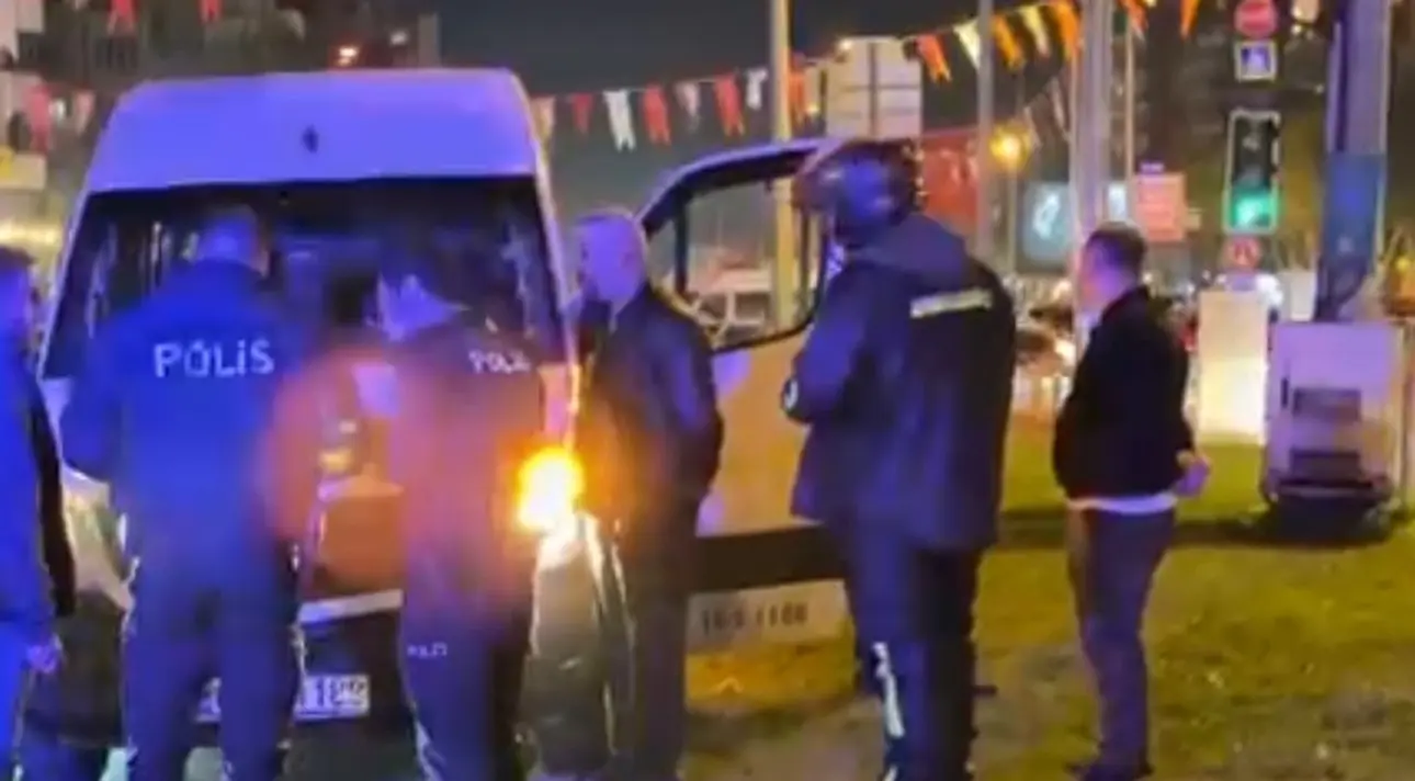Bursa’da yolun karşısına geçmek isterken servis aracının çarptığı yaya ağır