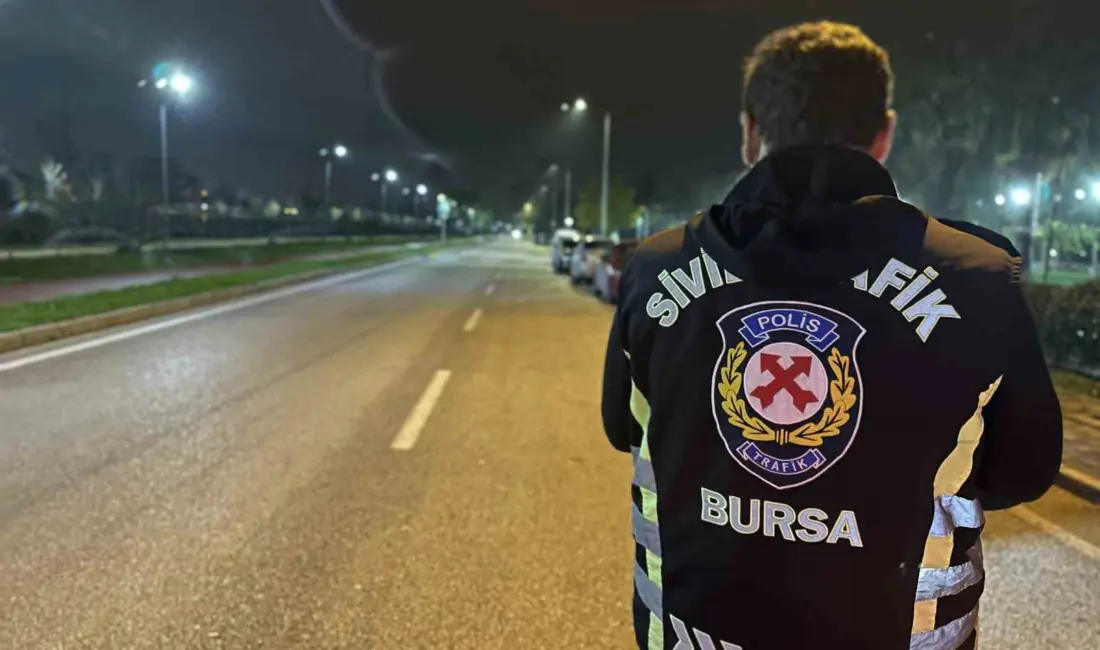 Bursa’da sivil trafik ekipleri, çevreye rahatsızlık veren ve trafik kurallarına