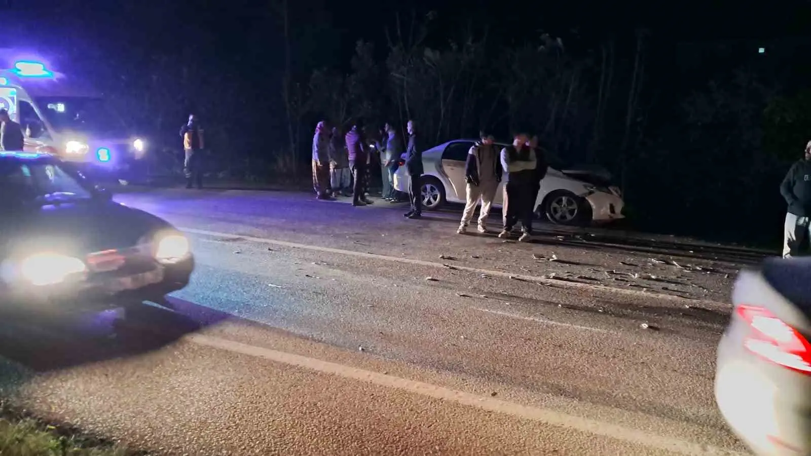 Bursa’da rulo saç yüklü tır ile otomobilin çarpıştığı kazada 1