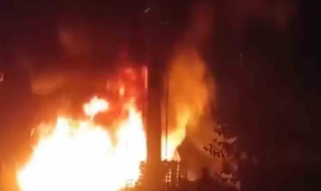 Bursa’da trafoda çıkan yangın, kısa sürede büyüyerek yanında bulunan meyve