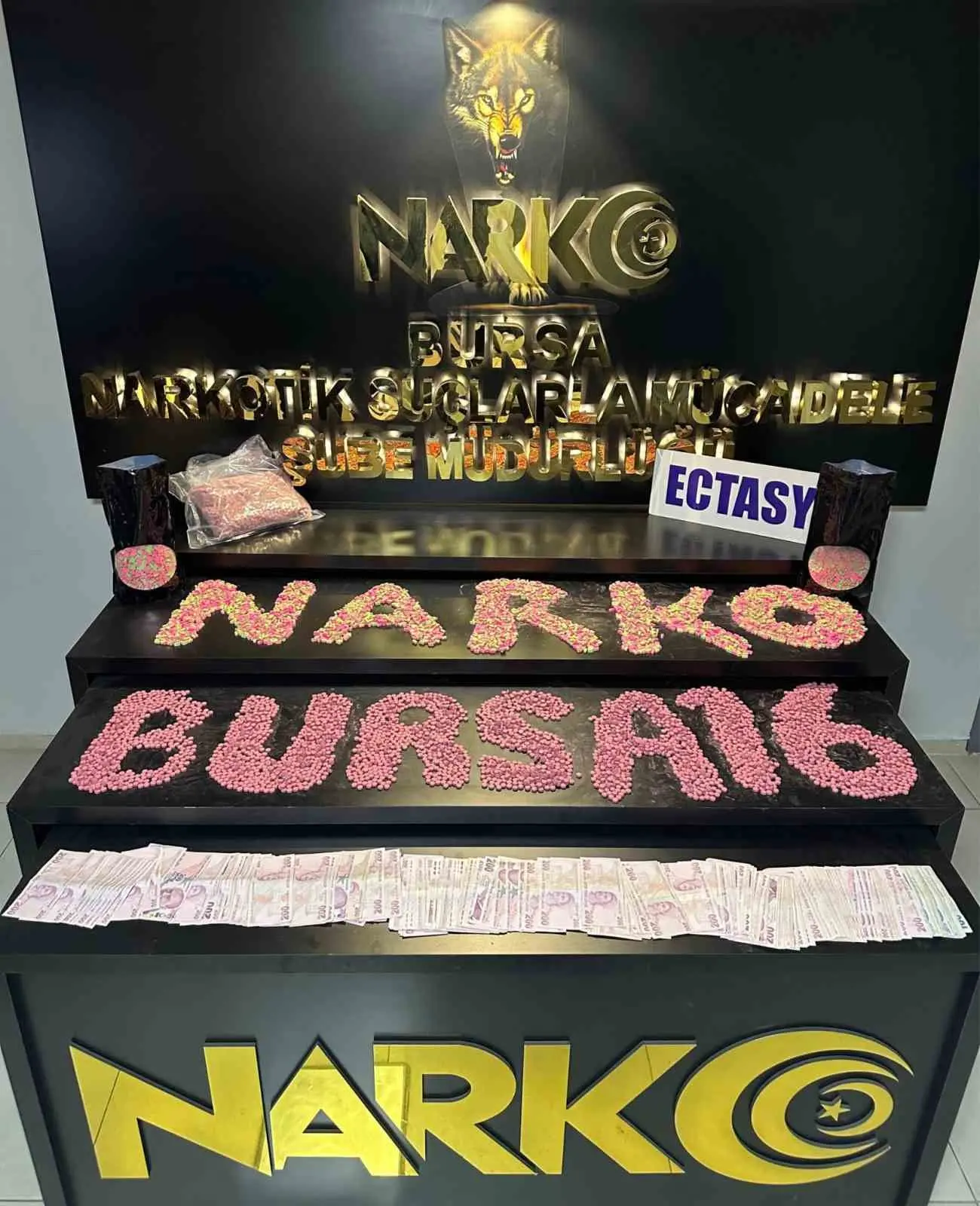 Bursa’da uyuşturucu ticareti yaptığı belirlenen şüpheli, düzenlenen operasyonla yakalandı. Edinilen