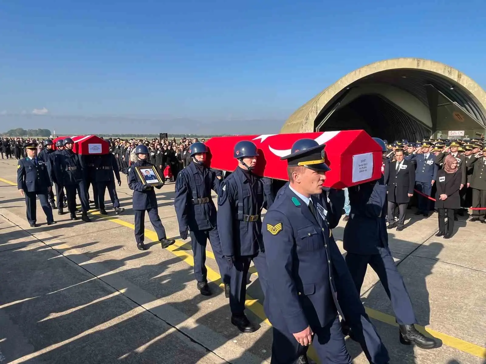 Gürcistan’daki uçak kazasında şehit olan Bursalı Binbaşı Serdar Uslu ve