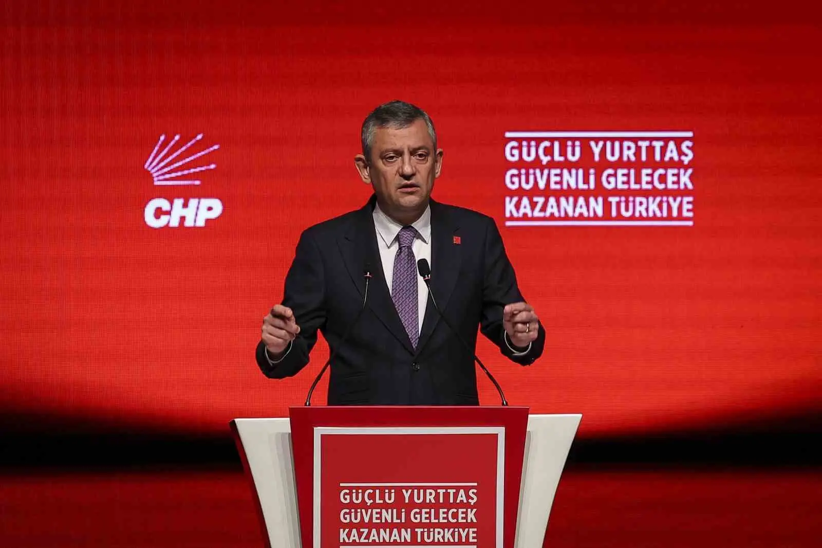 Cumhuriyet Halk Partisi (CHP) Genel Başkanı Özgür Özel, parti programı