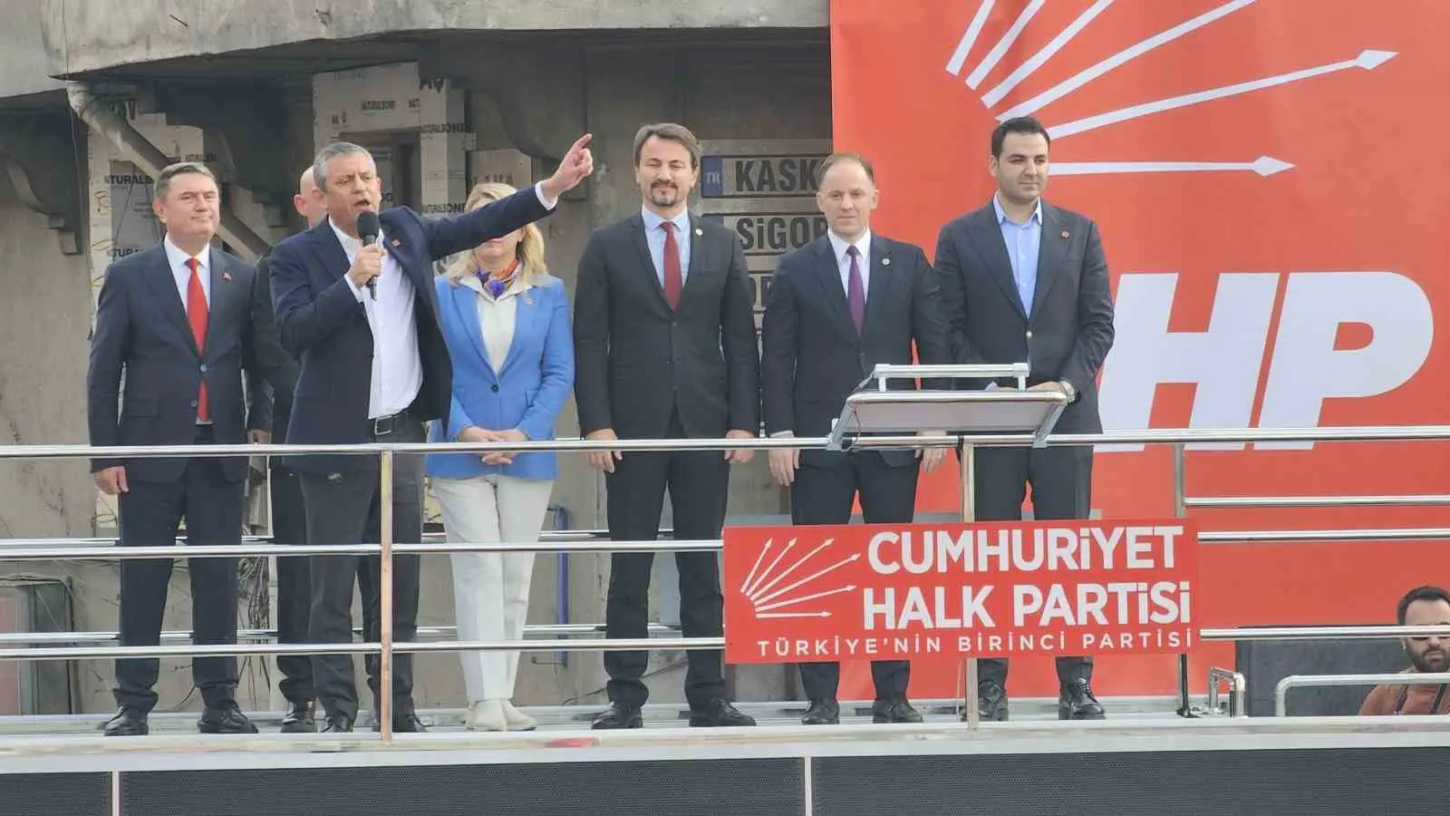 CHP Genel Başkanı Özgür Özel, Zonguldak’ta düzenlenen mitinge katıldı. CHP