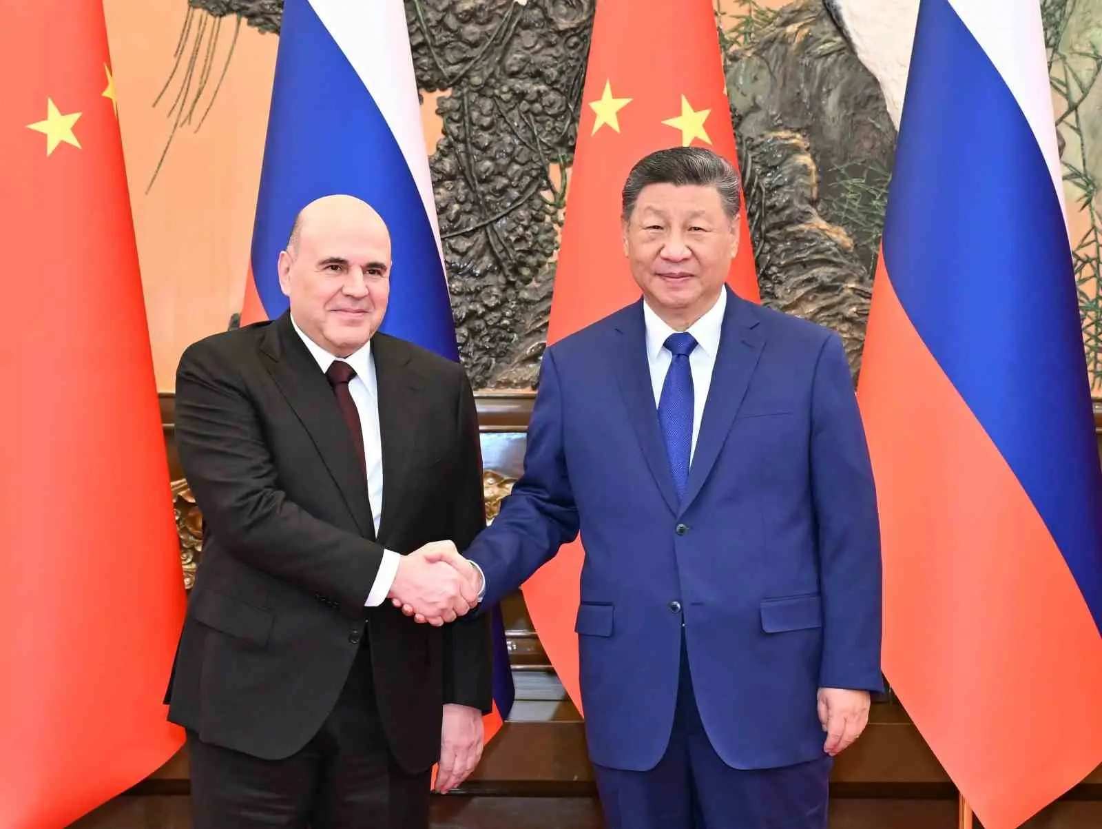 Çin Devlet Başkanı Xi Jinping, Rusya Başbakanı Mihail Mişustin ile