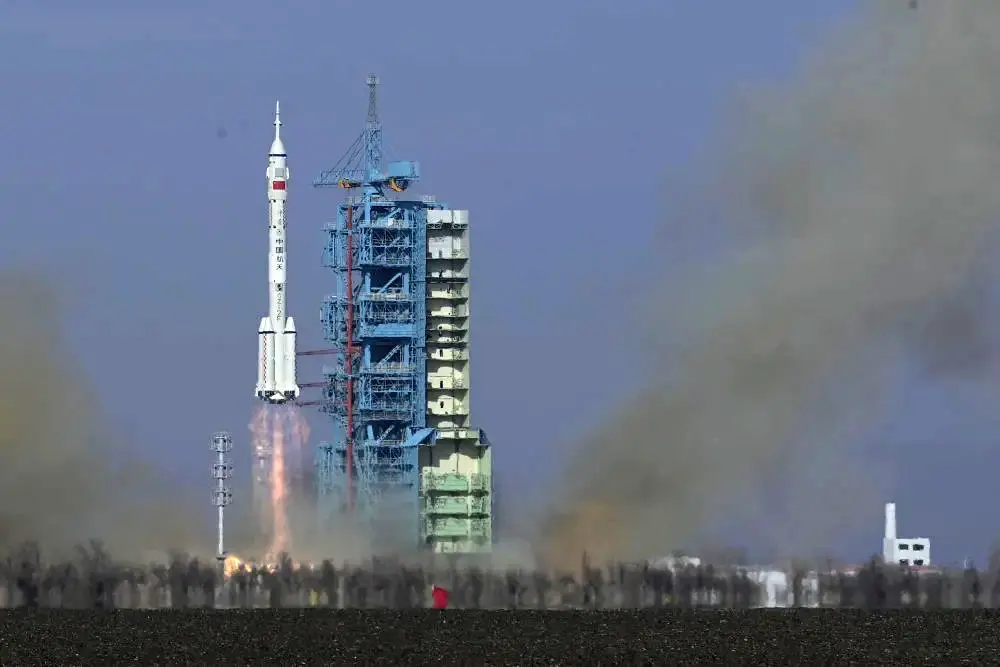 Çin, Shenzhou-22 uzay aracını insanlı uzay programının ilk acil durum