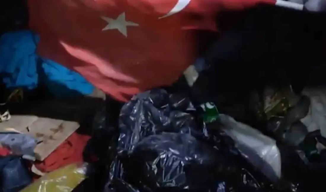 Bursa’da çöp konteynerlerini karıştırarak israfa dikkat çeken iki arkadaş, bu