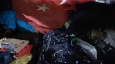 Bursa’da çöp konteynerlerini karıştırarak israfa dikkat çeken iki arkadaş, bu