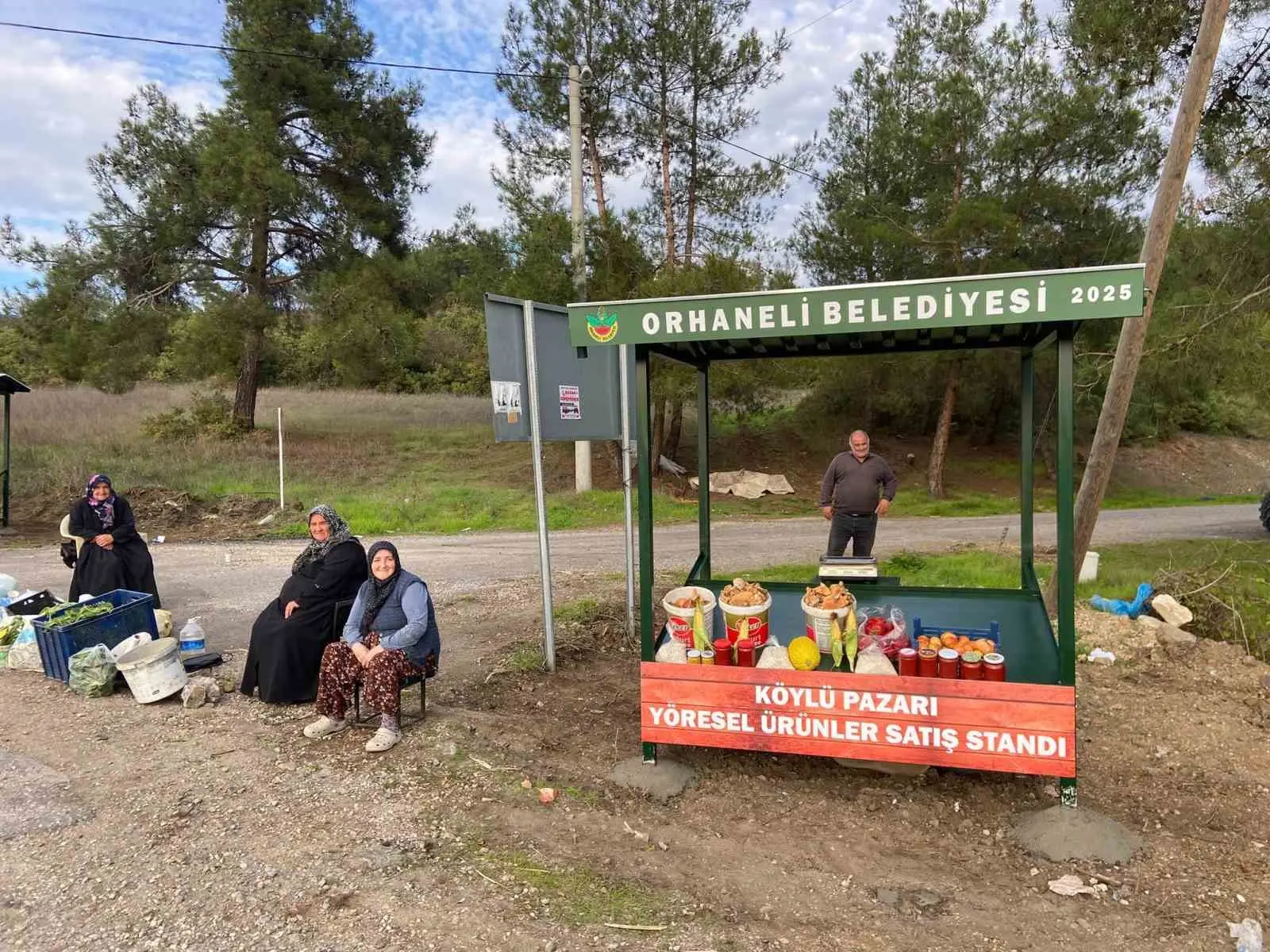 Orhaneli Belediyesi, tarafından köylü çiftçilerin üretmiş oldukları organik meyve ve