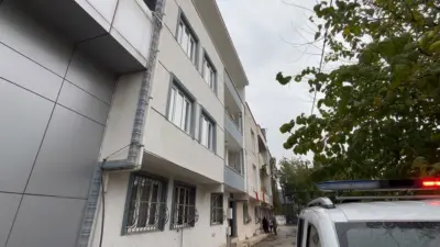 Bursa’da dengesini kaybederek 3. kattaki evin camından düşen şahıs ağır