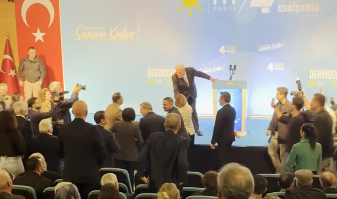 Eskişehir’de konuşan İYİ Parti Genel Başkanı Müsavat Dervişoğlu, salonda bulunan