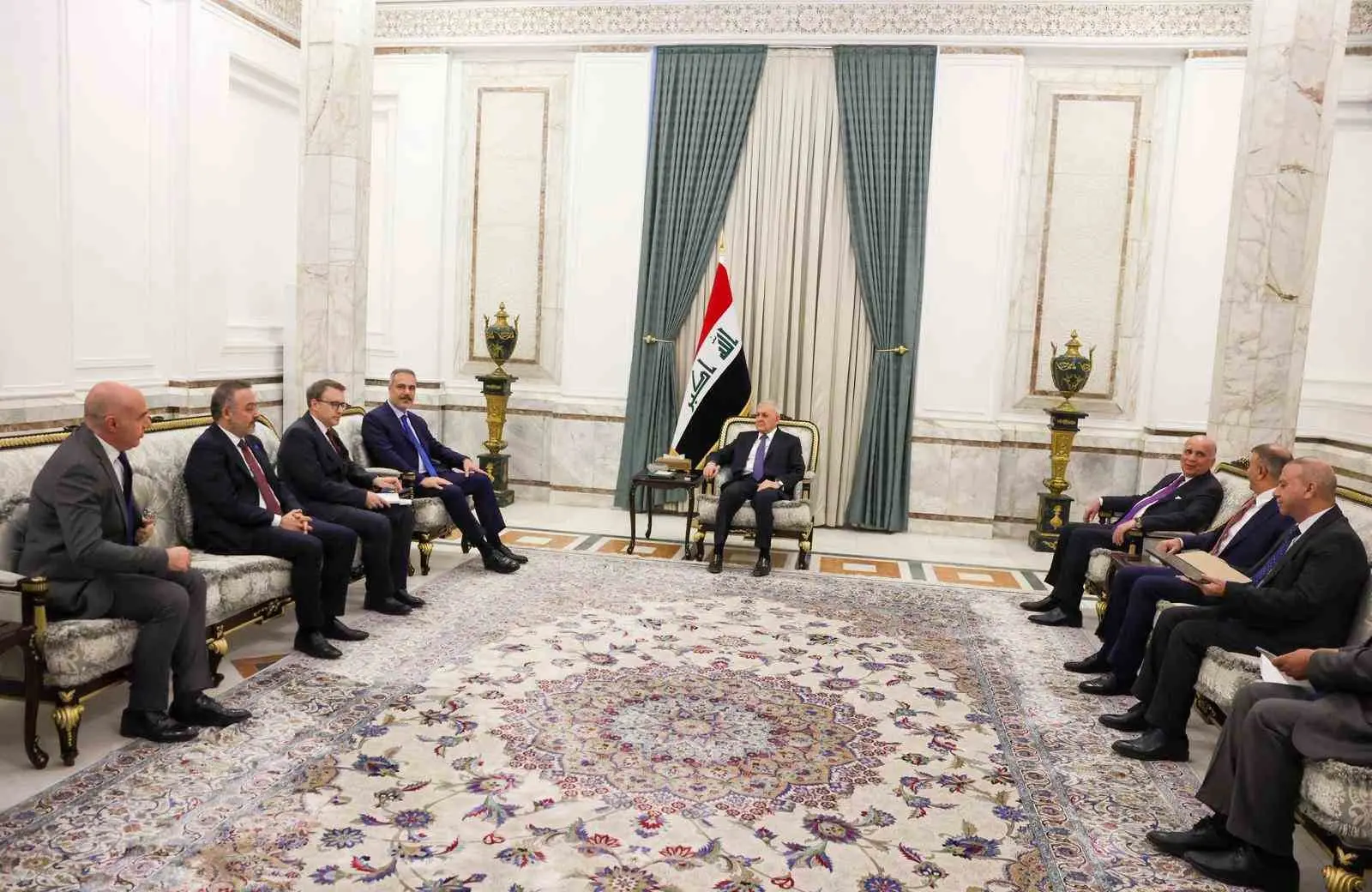 Dışişleri Bakanı Hakan Fidan, Bağdat temasları çerçevesinde Irak Cumhurbaşkanı Abdullatif