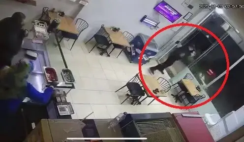 Bursa’da bir sürücü drift atarken kontrolünü kaybedip, park halindeki bir