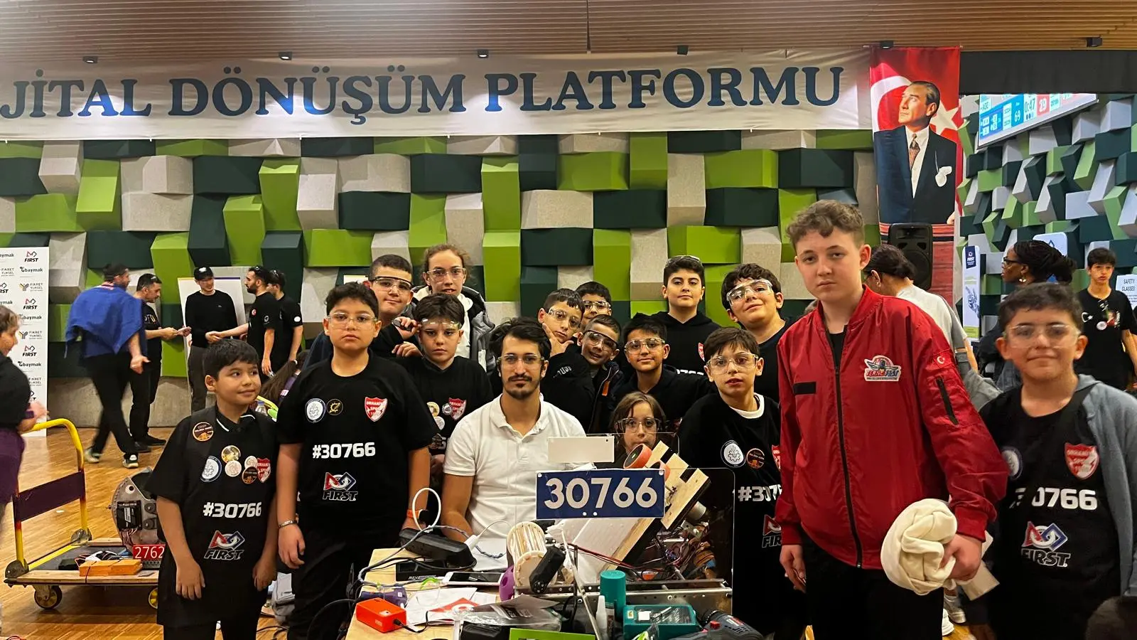Bursa’nın tek First Tech Challenge takımı Orhaniyespor R Sports Jr,