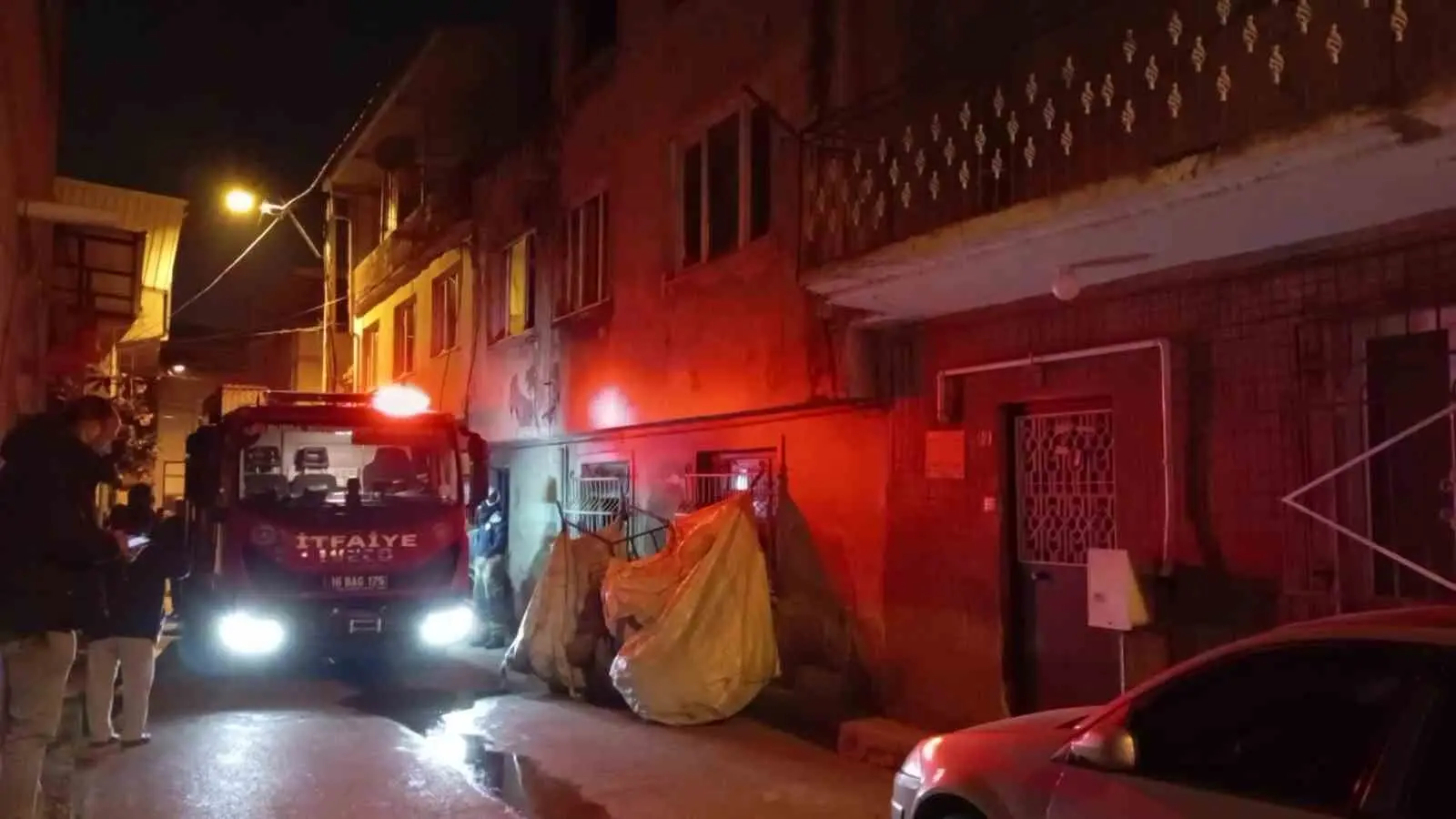 Bursa’da tek başına yaşayan bir kişi, alkollü halde intihar etmek