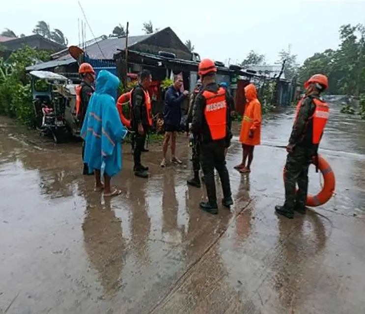 Filipinler’i vuran Fung-wong Süper Tayfunu nedeniyle hayatını kaybedenlerin sayısı 27’ye