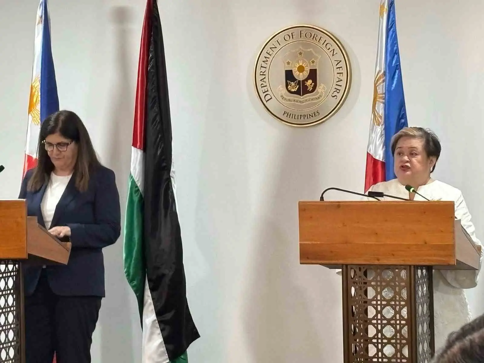 Filistin Dışişleri Bakanı Varsen Aghabekian Shahin, Filipinler’de mevkidaşı Theresa Lazaro