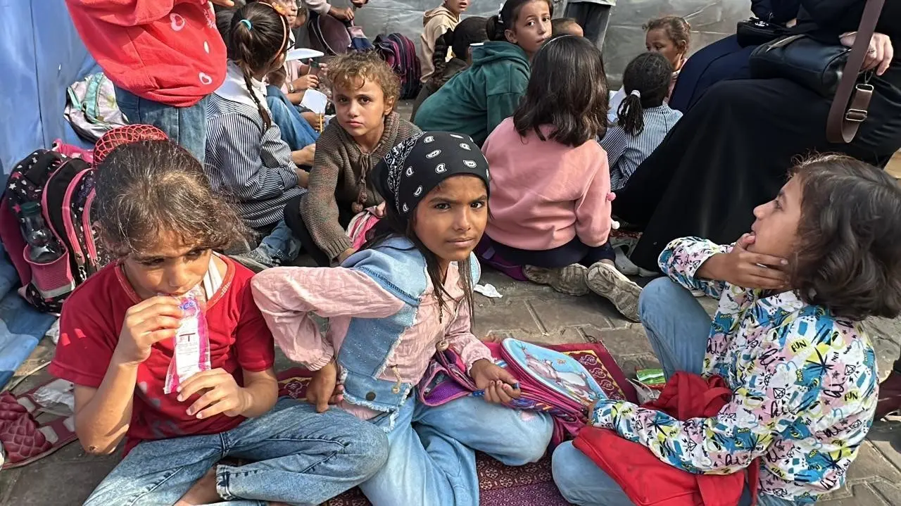 Gazze Şeridi’nde çocuklar, 2 yıl süren İsrail bombardımanının ardından enkaza