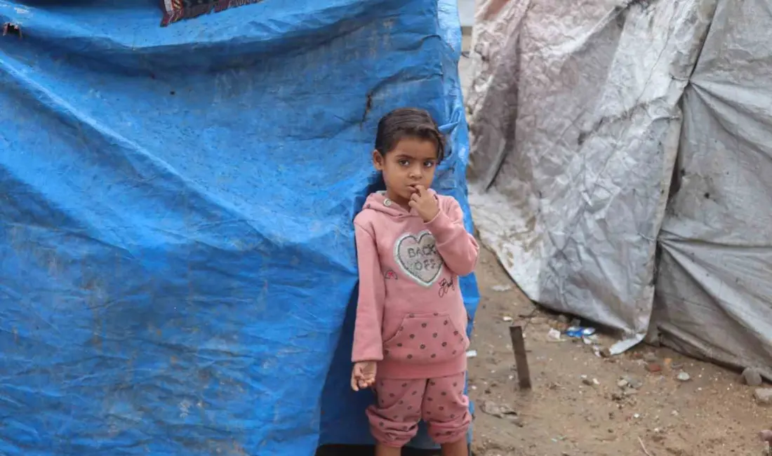 Gazze Şeridi’nde etkili olan şiddetli yağış sonucu çadırlar, sular altında