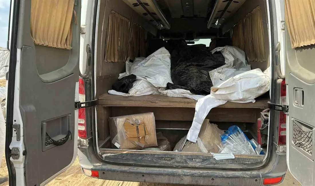 Gazze Şeridi’nde İsrail’den teslim alınan 30 Filistinlinin cenazesi, kimliklerinin tespit