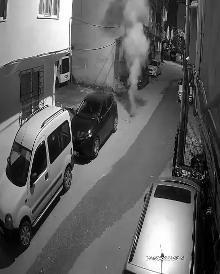 Bursa’da gece saatlerinde meydana gelen patlama sesleri, mahalleliyi ayağa kaldırdı.