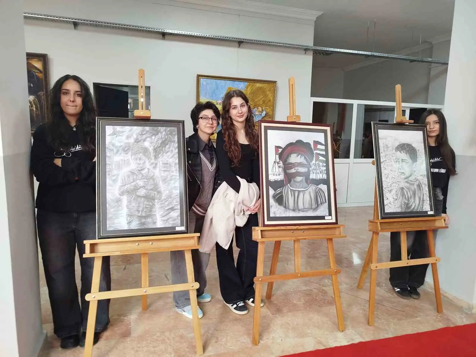 Bursa Zeki Müren Güzel Sanatlar Lisesi öğrencilerinin hazırladığı sergi, Gazze’deki