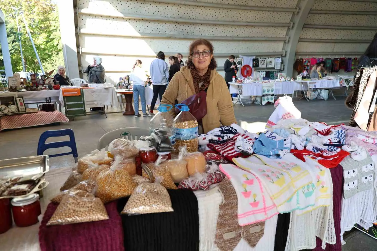 Osmangazi Belediyesi’nin Kadın Girişimciler Sokağı, üretici kadınlara güçlü destek sunuyor.