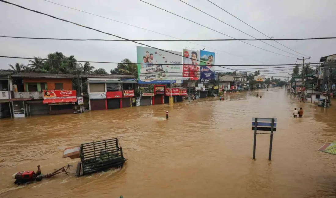 Güney Asya ülkelerinde etkili olan şiddetli yağışların yol açtığı sel