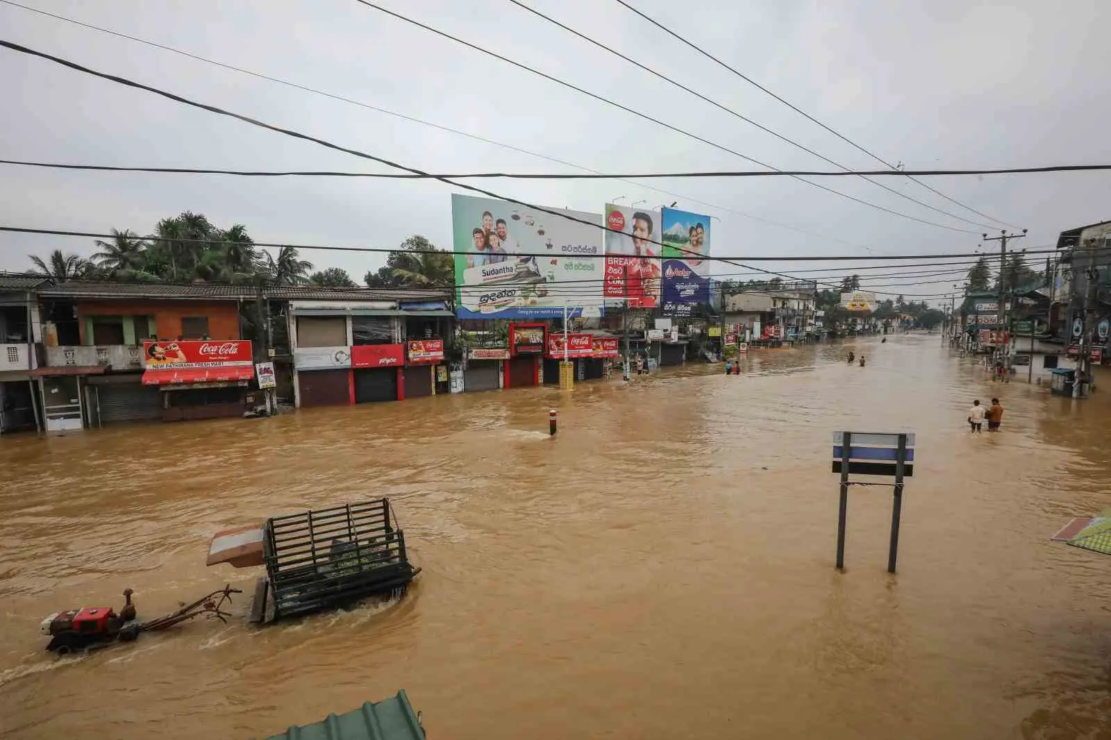 Güney Asya ülkelerinde etkili olan şiddetli yağışların yol açtığı sel