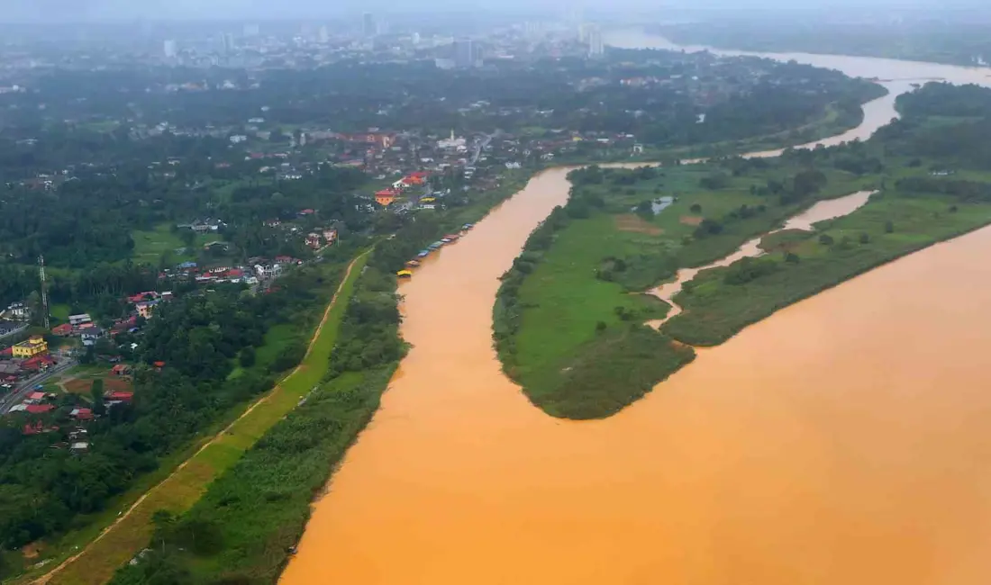 Güney Asya ülkelerindeki şiddetli yağışların yol açtığı sel ve toprak