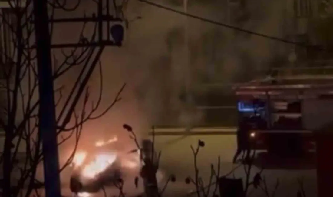 Bursa’nın Yıldırım ilçesinde hafif ticari bir araç, gece saatlerinde henüz