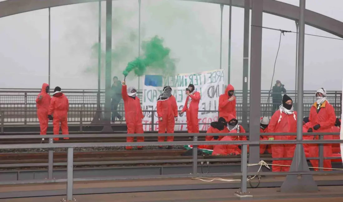 Almanya’da Filistin yanlısı bir grup İsrail’e silah ihracatının durdurulması ve