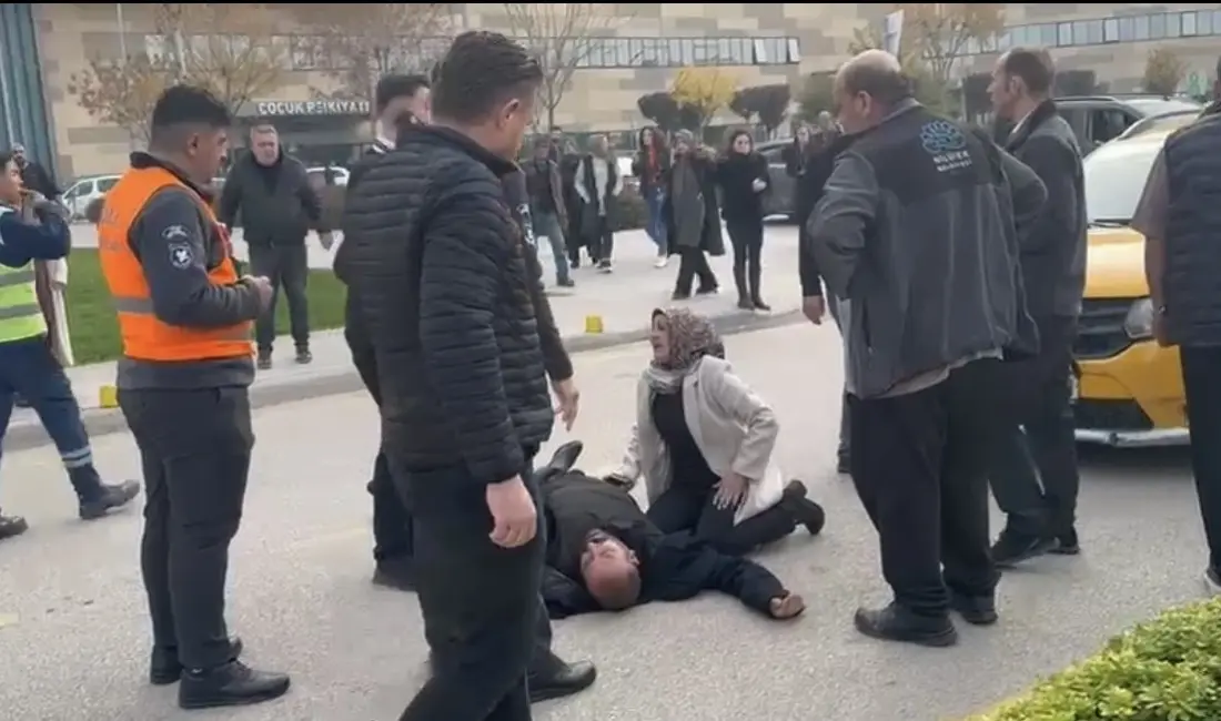 Bursa Şehir Hastanesi önünde meydana gelen kazada, eşiyle birlikte hastaneye