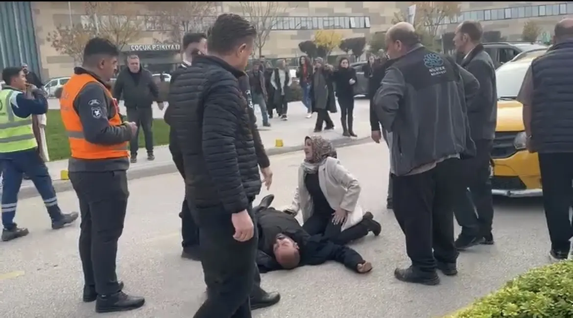 Bursa Şehir Hastanesi önünde meydana gelen kazada, eşiyle birlikte hastaneye